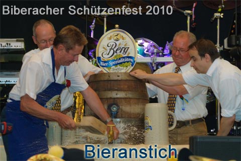 Bieranstich beim Biberacher Sch&uuml;tzenfest 2010. Foto Michael Kettel